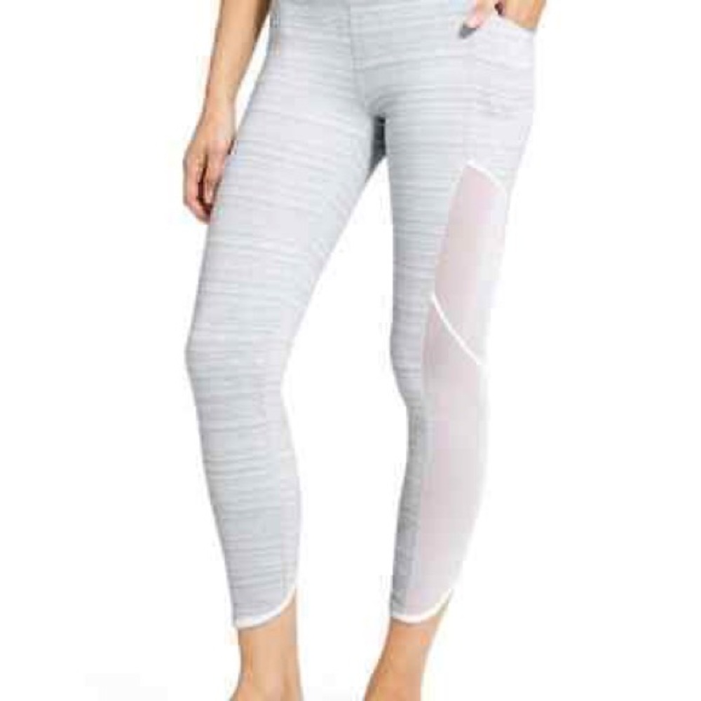 Athleta High Rise Chaturanga Capri Mesh Side Phone Pockets Jacquard Gray M